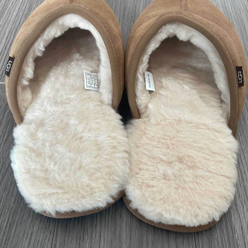 UGG Slippers - Picture 4 of 4